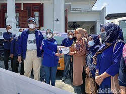 Anggota DPR RI Bagikan Biskuit untuk Ibu Hamil dan Balita Demi Pemenuhan Gizi