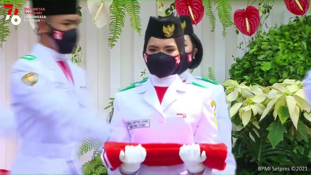 Ardelia Mutia Zahwa si pembawa baki asal Medan/ Foto: Youtube.com/SekretariatPresiden