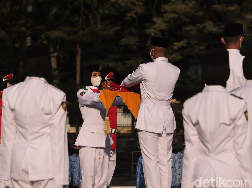 Lirik Lagu Indonesia Raya 3 Stanza, Wajib Dinyanyikan Saat Upacara di Sekolah Lirik Lagu Indonesia Raya 3 Stanza, Wajib Dinyanyikan Saat Upacara di Sekolah