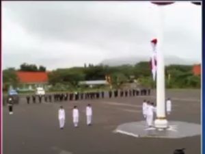 Bendera Jatuh Saat Upacara HUT RI, Bupati Konut Minta Maaf Bendera Jatuh Saat Upacara HUT RI, Bupati Konut Minta Maaf