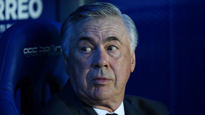 VITORIA-GASTEIZ, SPAIN - AUGUST 14: Carlo Ancelotti, Head Coach of Real Madrid looks on during the LaLiga Santader match between Deportivo Alaves and Real Madrid CF at Estadio de Mendizorroza on August 14, 2021 in Vitoria-Gasteiz, Spain. (Photo by Juan Manuel Serrano Arce/Getty Images)