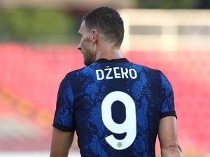 Dzeko Cabut, Mourinho pun Kaget Dzeko Cabut, Mourinho pun Kaget