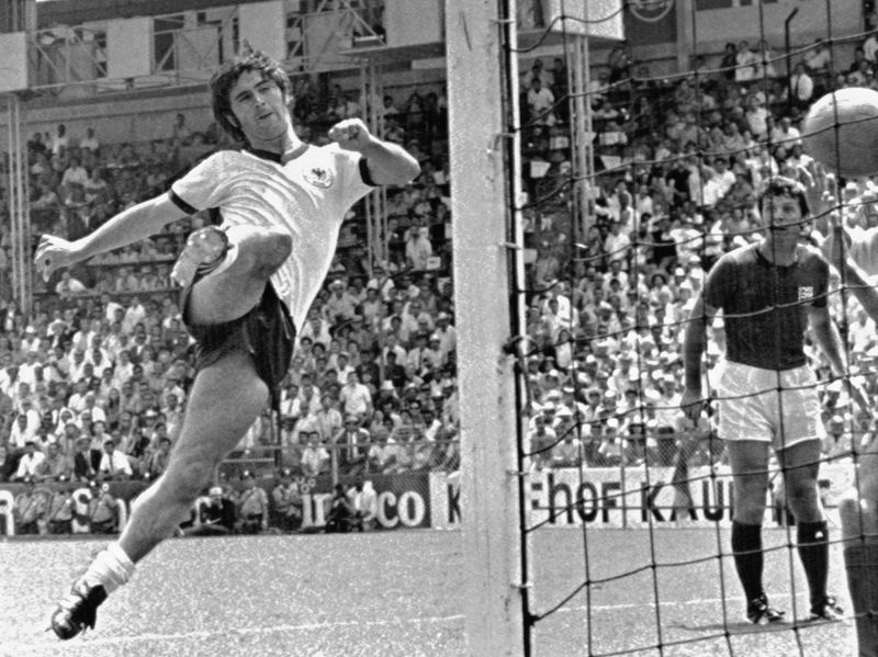 FILE - In this June 14, 1970 file photo Germany's Gerd Mueller scores the decisive third goal for Germany during the World Cup quarterfinal soccer match between Germany and England in Leon, Mexico. Bayern Munich and former West Germany forward Gerd Müller has died at age 75. Mueller joined the Bavarian club in 1964 and won four league titles and four German Cup titles. Mueller helped West Germany win the European Championship in 1972, then the World Cup two years later. (AP Photo, File)