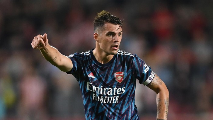 BRENTFORD, ENGLAND - AUGUST 13:  Granit Xhaka of Arsenal during the Premier League match between Brentford  and  Arsenal at Brentford Community Stadium on August 13, 2021 in Brentford, England. (Photo by Shaun Botterill/Getty Images)