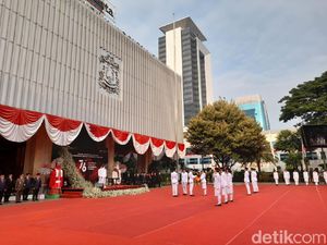 Anies Jadi Inspektur Upacara HUT Ke-76 RI di Balai Kota DKI