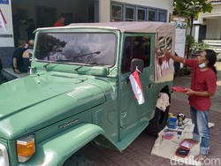Lukis Gambar Heroik di Kanvas, Cara Komunitas Hardtop Blitar Peringati HUT RI