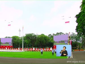 Momen Helikopter TNI AU Kibarkan Bendera Merah-Putih Raksasa di Atas Istana Momen Helikopter TNI AU Kibarkan Bendera Merah-Putih Raksasa di Atas Istana
