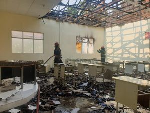 Kebakaran di SMPN 2 Cilegon, 2 Ruang Kelas Hangus Terbakar