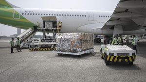 Alkes COVID-19 Bantuan Kota New York Landing di Soetta
