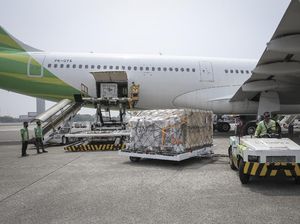 Alkes COVID-19 Bantuan Kota New York Landing di Soetta