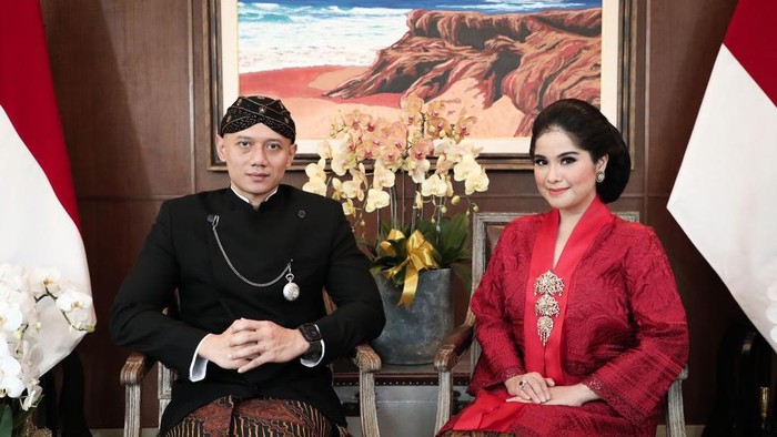 Ketum Partai Demokrat AHY dan istrinya Annisa Pohan hadir di perayaan HUT ke-76 RI secara virtual Ketum Partai Demokrat AHY dan istrinya Annisa Pohan hadir di perayaan HUT ke-76 RI secara virtual