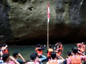 Cara Unik Pegiat Wisata Batu Lumpang Pangandaran Peringati HUT ke-76 RI Cara Unik Pegiat Wisata Batu Lumpang Pangandaran Peringati HUT ke-76 RI