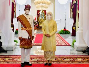 Penampilan Jokowi Berbaju Adat Lampung di Upacara Kemerdekaan RI