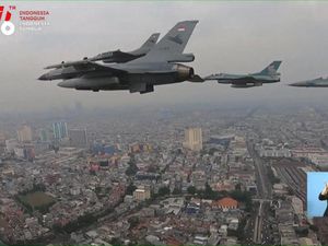 Top! Elang-elang Angkatan Udara Ucapkan Dirgahayu RI dari Pesawat Tempur