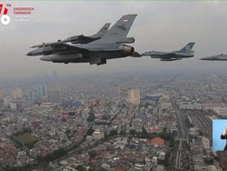 Top! Elang-elang Angkatan Udara Ucapkan Dirgahayu RI dari Pesawat Tempur