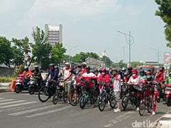 Cakep! HUT RI, Pesepeda di Gatsu Jakarta Sikap Sempurna Pukul 10.17 WIB