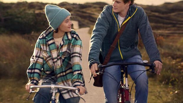 Poster Black Island film yang akan tayang di Netflix