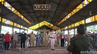 Potret Komunitas Sepeda Gelar Upacara HUT RI di Eks Stasiun Kudus