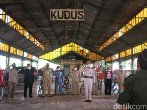 Potret Komunitas Sepeda Gelar Upacara HUT RI di Eks Stasiun Kudus