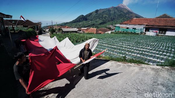 Potret Upacara HUT RI di Lereng Merbabu
