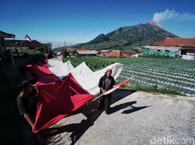 Potret Upacara HUT RI di Lereng Merbabu
