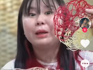 Rayakan HUT Kemerdekaan RI ke-76, Wanita Ini Bikin Martabak hingga Cimol Merah Putih Rayakan HUT Kemerdekaan RI ke-76, Wanita Ini Bikin Martabak hingga Cimol Merah Putih