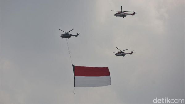 Saat Merah Putih Hiasi Langit Ibu Kota di Hari Kemerdekaan RI