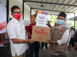 17 Agustusan Ala Sandi Uno: Gandeng Pengusaha Sebar 20.000 Paket Sembako