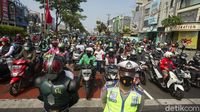 Potret Sikap Sempurna Pejalan di Depok Jelang Detik-detik Proklamasi