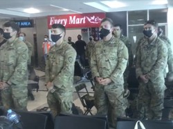 Saat US Army Ikut Sikap Sempurna-Ucapkan Selamat Hari Kemerdekaan RI