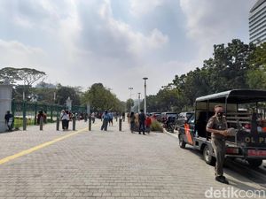 HUT ke-76 RI, Kawasan Monas Ramai Warga Swafoto