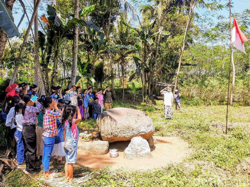 Kearifan Lokal, Upacara HUT RI di Bondowoso Ini Gunakan Bahasa Madura Kearifan Lokal, Upacara HUT RI di Bondowoso Ini Gunakan Bahasa Madura