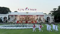 Melihat Prosesi Penurunan Bendera Merah Putih di Istana Merdeka