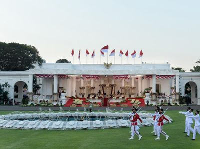 Melihat Prosesi Penurunan Bendera Merah Putih di Istana Merdeka