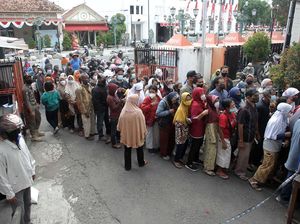 Terjadi Kerumunan Saat Pembagian BST, Begini Penjelasan Kantor Pos Yogya Terjadi Kerumunan Saat Pembagian BST, Begini Penjelasan Kantor Pos Yogya