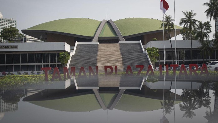DPR RI, Kilas Balik Kontroversial, Sempat Dibubarkan Sukarno!