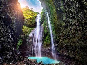 Pesona 6 Air Terjun Paling Cantik di Indonesia, Wajib Kamu Kunjungi!