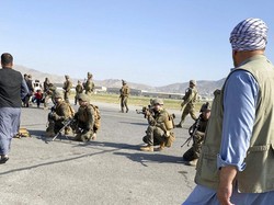 Baku Tembak di Bandara Kabul, AS Ubah Operasi Evakuasi Gegara ISIS