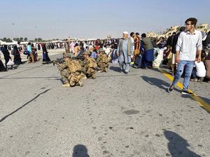 Baku Tembak di Bandara Kabul Tewaskan Tentara Afghanistan