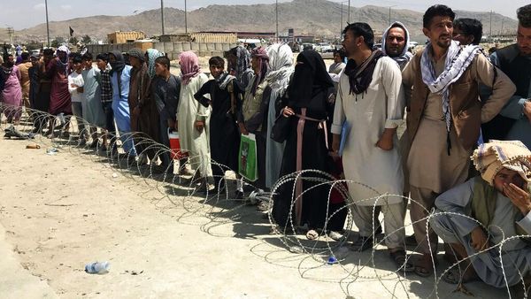 Bandara Kabul Disesaki Warga yang Ingin Kabur