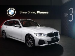 Pria Ini Tak Pede Kendarai Vios Tua, Pacarnya Lebih Kaya Naik BMW