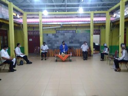 Bobby Ngantor di Kantor Kecamatan: Saya Mau Bantu Lurah-Camat Tangani COVID