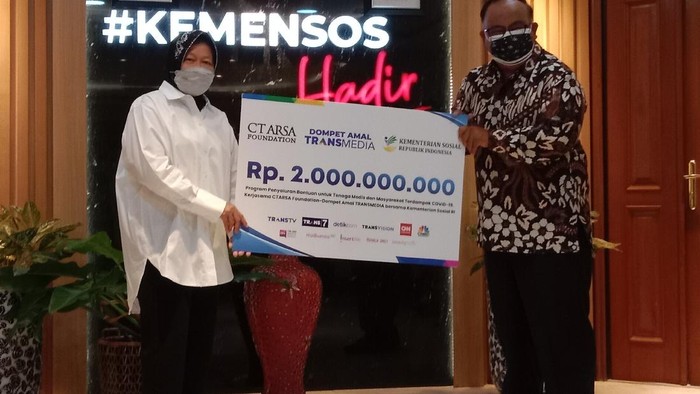 CT ARSA Foundation Bagikan 80 ribu paket kuliner bergizi ke warga terdampak pademi CT ARSA Foundation Bagikan 80 ribu paket kuliner bergizi ke warga terdampak pademi