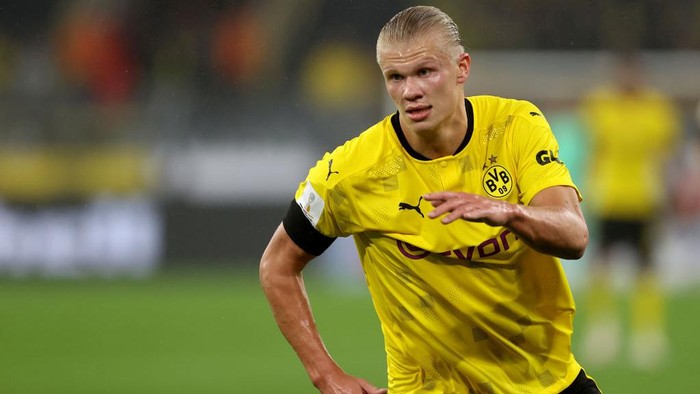 DORTMUND, GERMANY - AUGUST 17: Erling Haaland of Dortmund looks on during the Supercup 2021 match between FC Bayern München and Borussia Dortmund at Signal Iduna Park on August 17, 2021 in Dortmund, Germany. (Photo by Lars Baron/Getty Images)