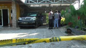 Foto-foto TKP Mayat Ibu-Anak dalam Bagasi mobil di Subang