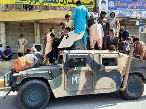 Mobil Tentara AS Dikuasai Taliban Mobil Tentara AS Dikuasai Taliban