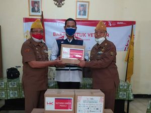 HUT RI, HK Beri Bansos ke Legiun Veteran & Pasang Perpustakaan Digital