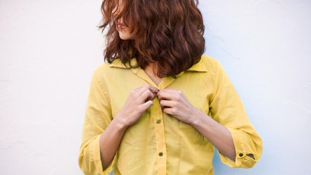Cropped shot of a young woman buttoning her shirt against a white backgroundhttps://195.154.178.81/DATA/i_collage/pu/shoots/805920.jpg
