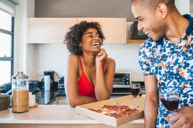 Kiat mengatasi bahasa cinta yang berbeda dengan pasangan/ Foto: Freepik.com Kiat mengatasi bahasa cinta yang berbeda dengan pasangan