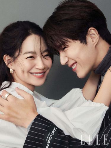 Bak Pre-Wedding Photoshoot, Gaya Pemotretan Couple Drama Korea Ini Serasi Banget!